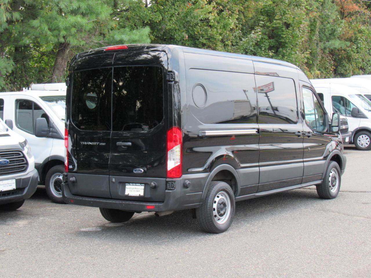Ford Transit 250 Van Med. Roof w/Sliding Pass. 148-in. WB 2017