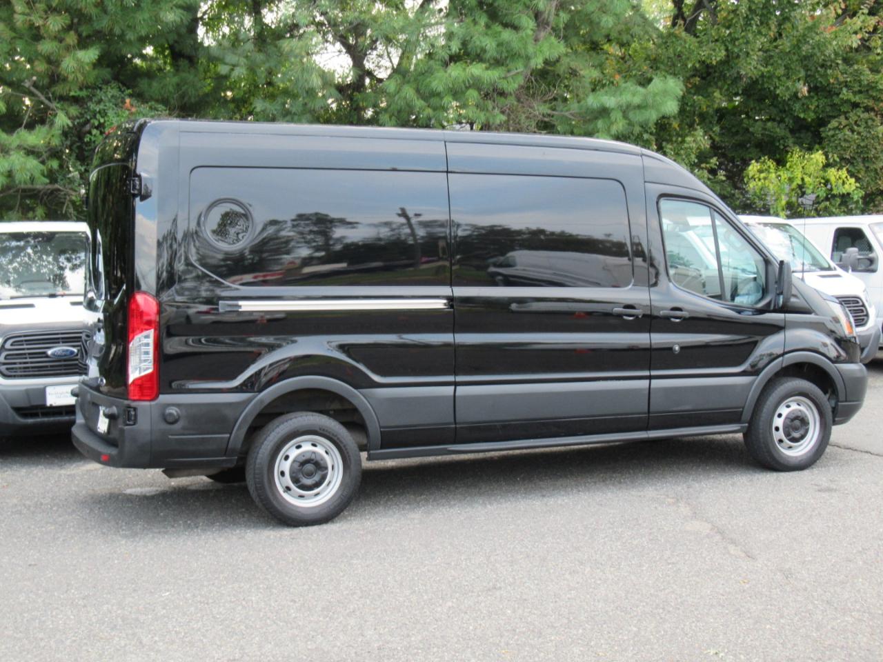 Ford Transit 250 Van Med. Roof w/Sliding Pass. 148-in. WB 2017