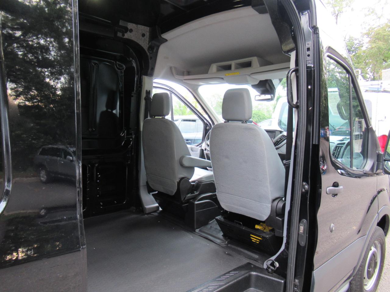 Ford Transit 250 Van Med. Roof w/Sliding Pass. 148-in. WB 2017