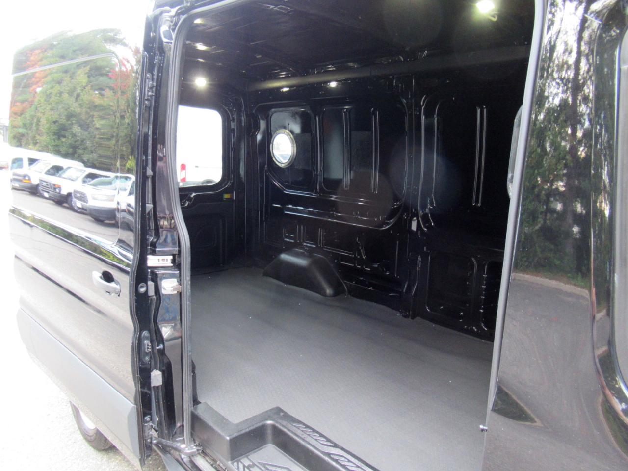 Ford Transit 250 Van Med. Roof w/Sliding Pass. 148-in. WB 2017