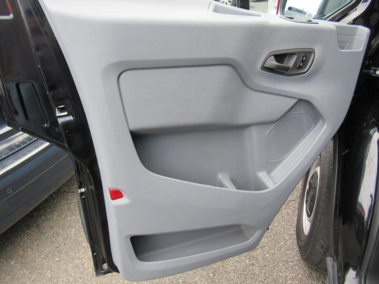 Ford Transit 250 Van Med. Roof w/Sliding Pass. 148-in. WB 2017