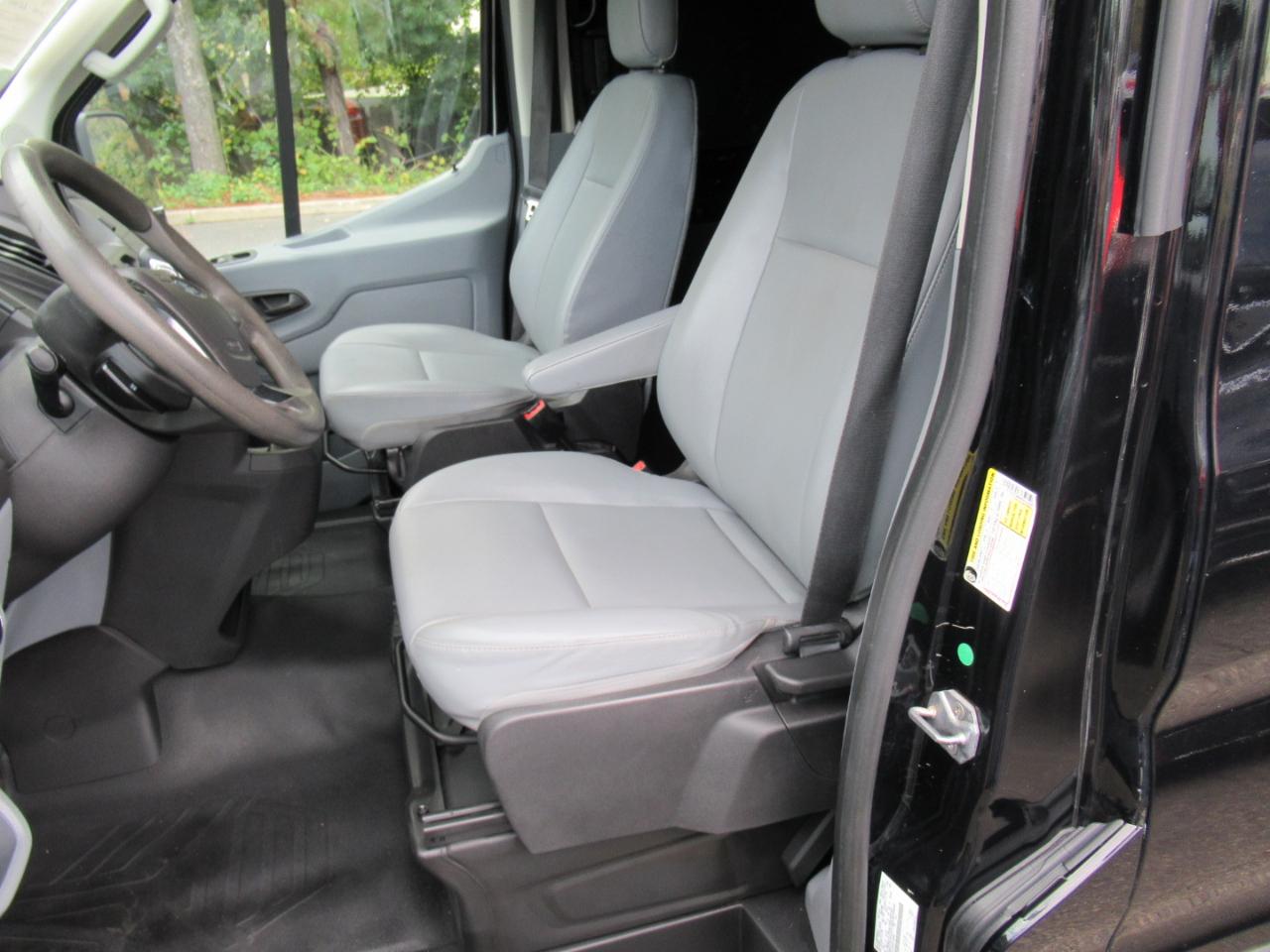 Ford Transit 250 Van Med. Roof w/Sliding Pass. 148-in. WB 2017