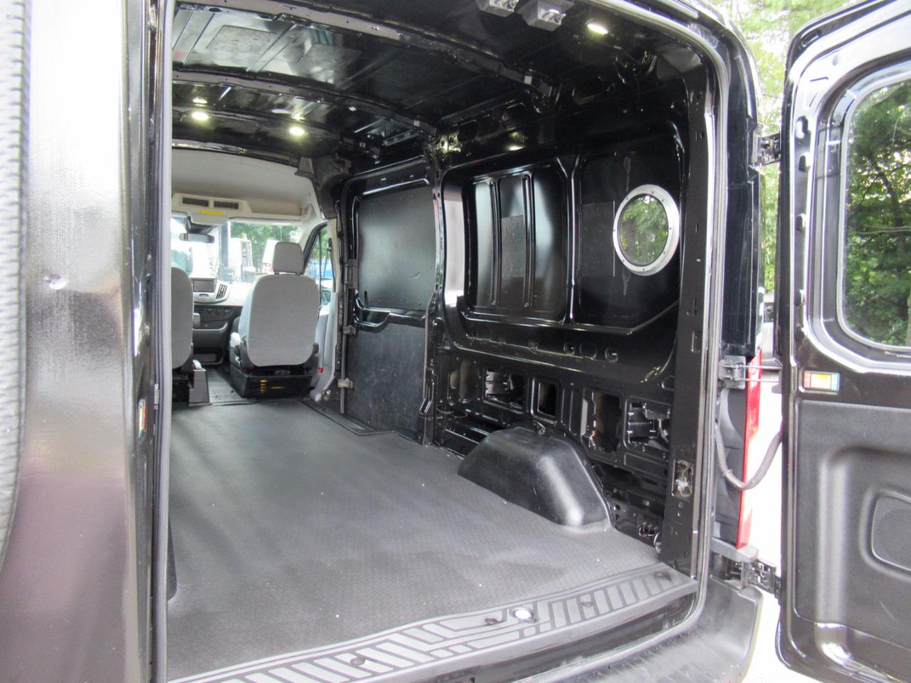 Ford Transit 250 Van Med. Roof w/Sliding Pass. 148-in. WB 2017