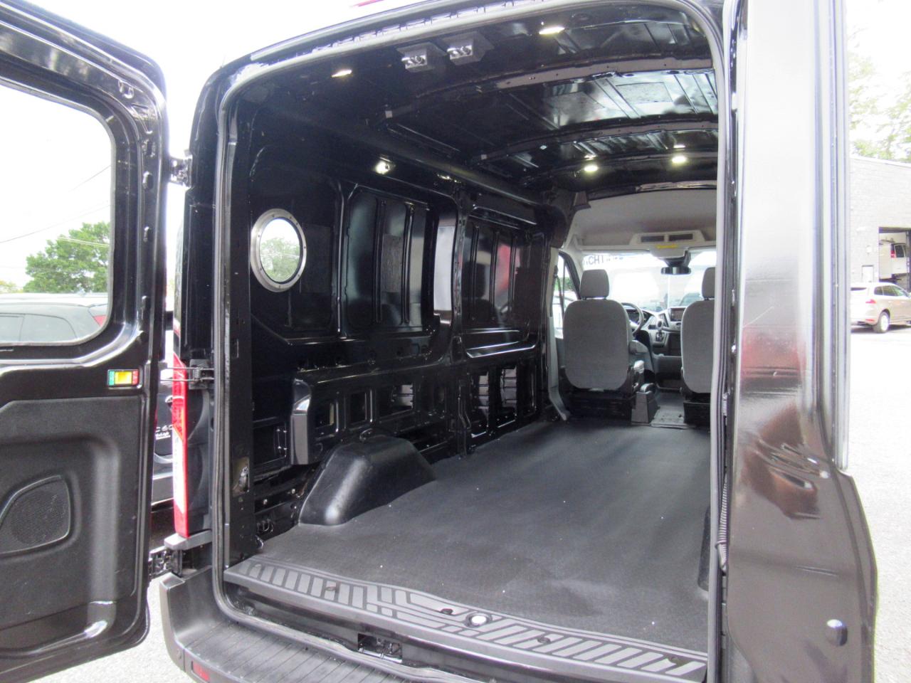 Ford Transit 250 Van Med. Roof w/Sliding Pass. 148-in. WB 2017
