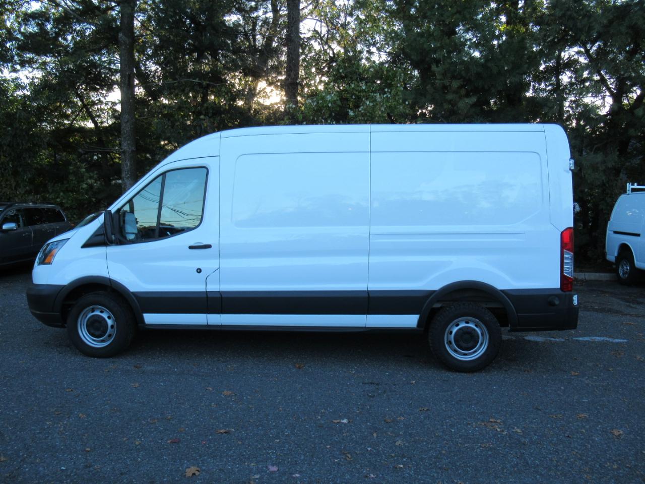 Ford Transit 250 Van Med. Roof w/Sliding Pass. 148-in. WB 2018