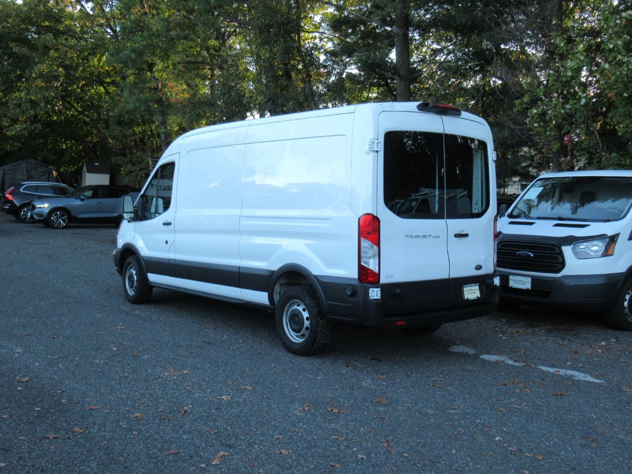 Ford Transit 250 Van Med. Roof w/Sliding Pass. 148-in. WB 2018