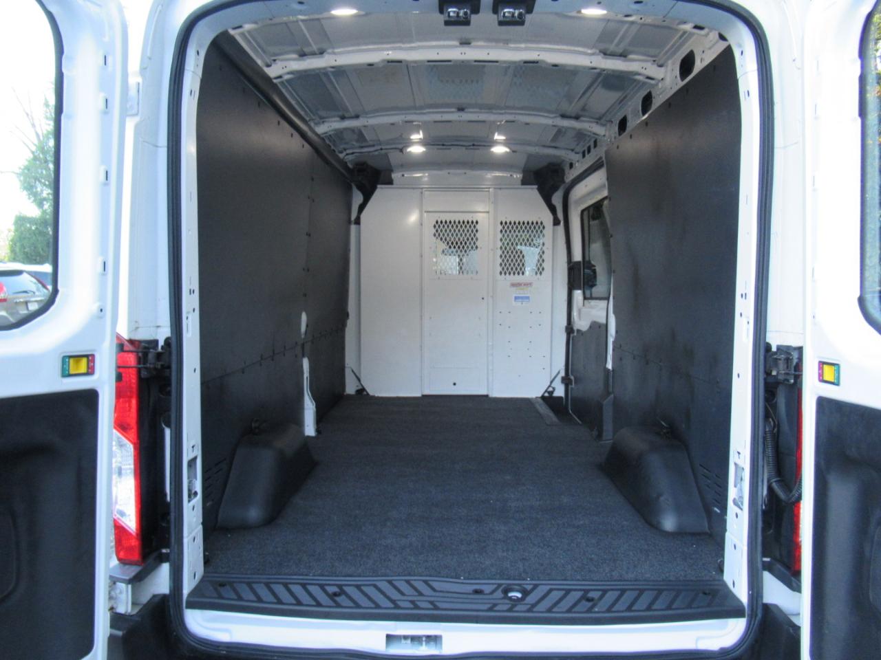Ford Transit 250 Van Med. Roof w/Sliding Pass. 148-in. WB 2018