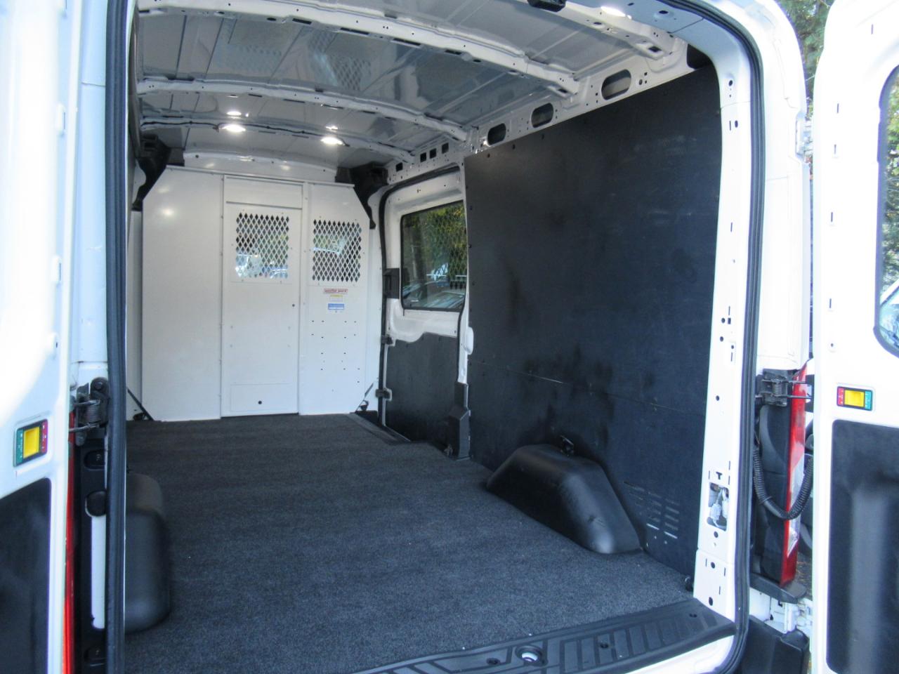 Ford Transit 250 Van Med. Roof w/Sliding Pass. 148-in. WB 2018