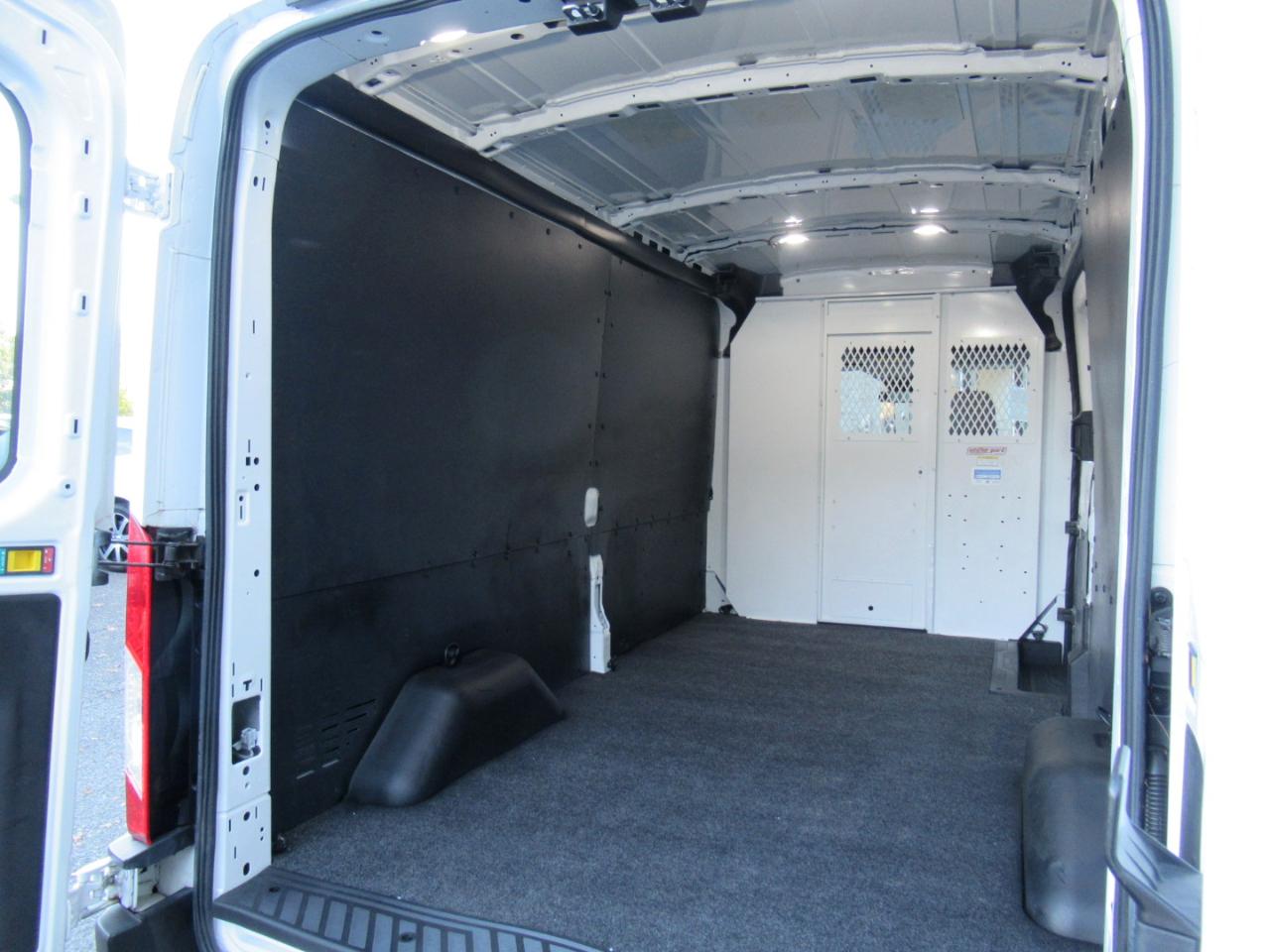 Ford Transit 250 Van Med. Roof w/Sliding Pass. 148-in. WB 2018
