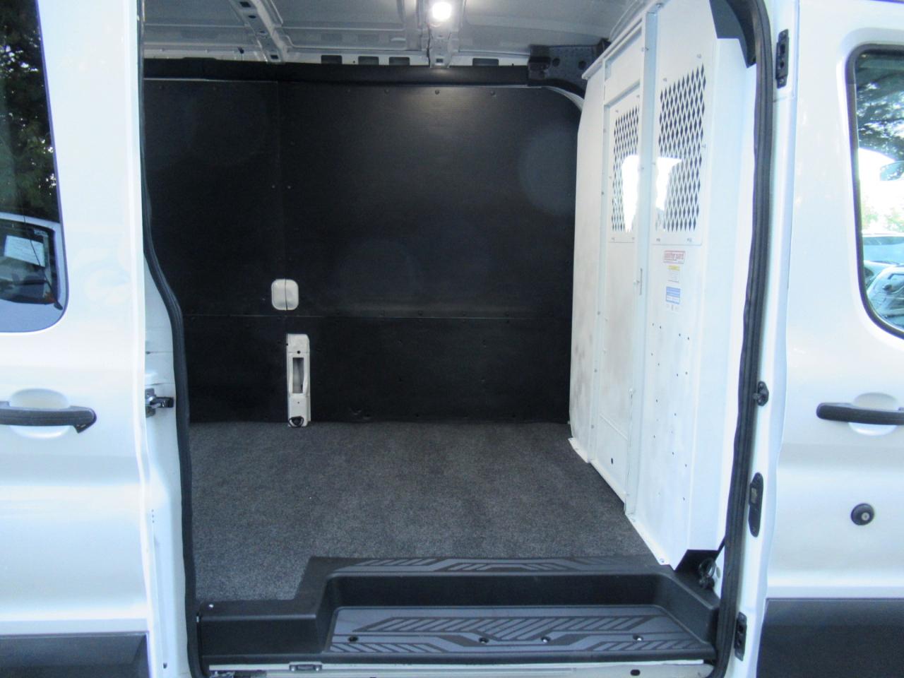 Ford Transit 250 Van Med. Roof w/Sliding Pass. 148-in. WB 2018