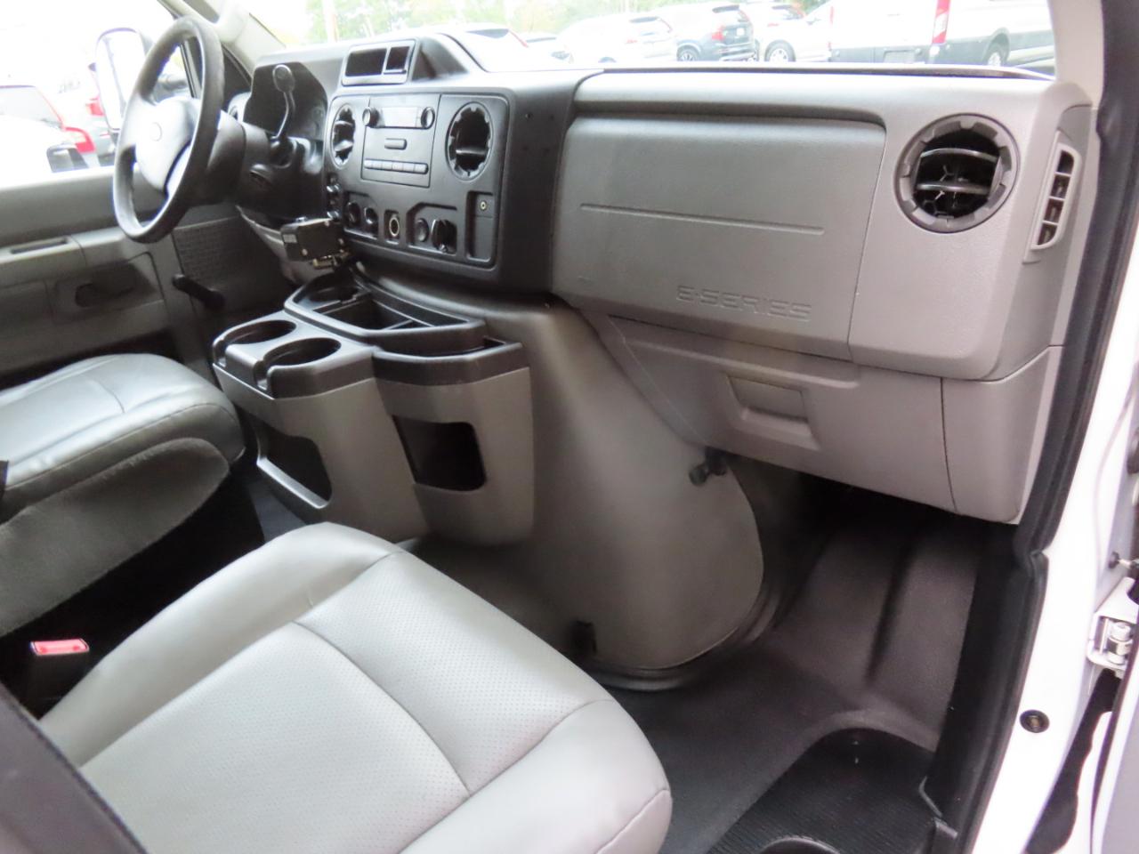 Ford Econoline E-150 2012