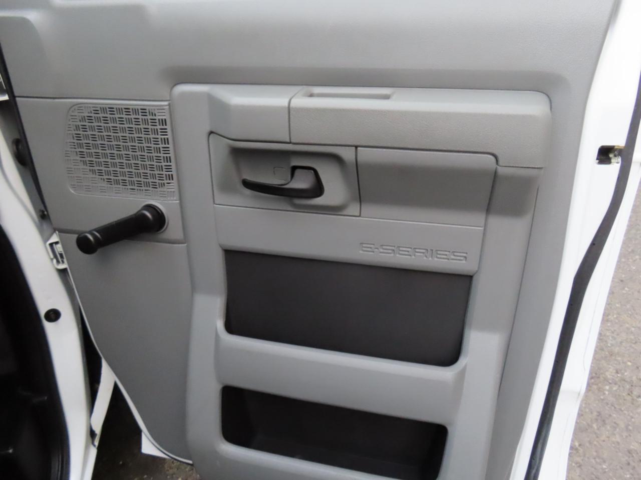 Ford Econoline E-150 2012