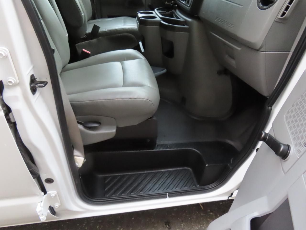 Ford Econoline E-150 2012