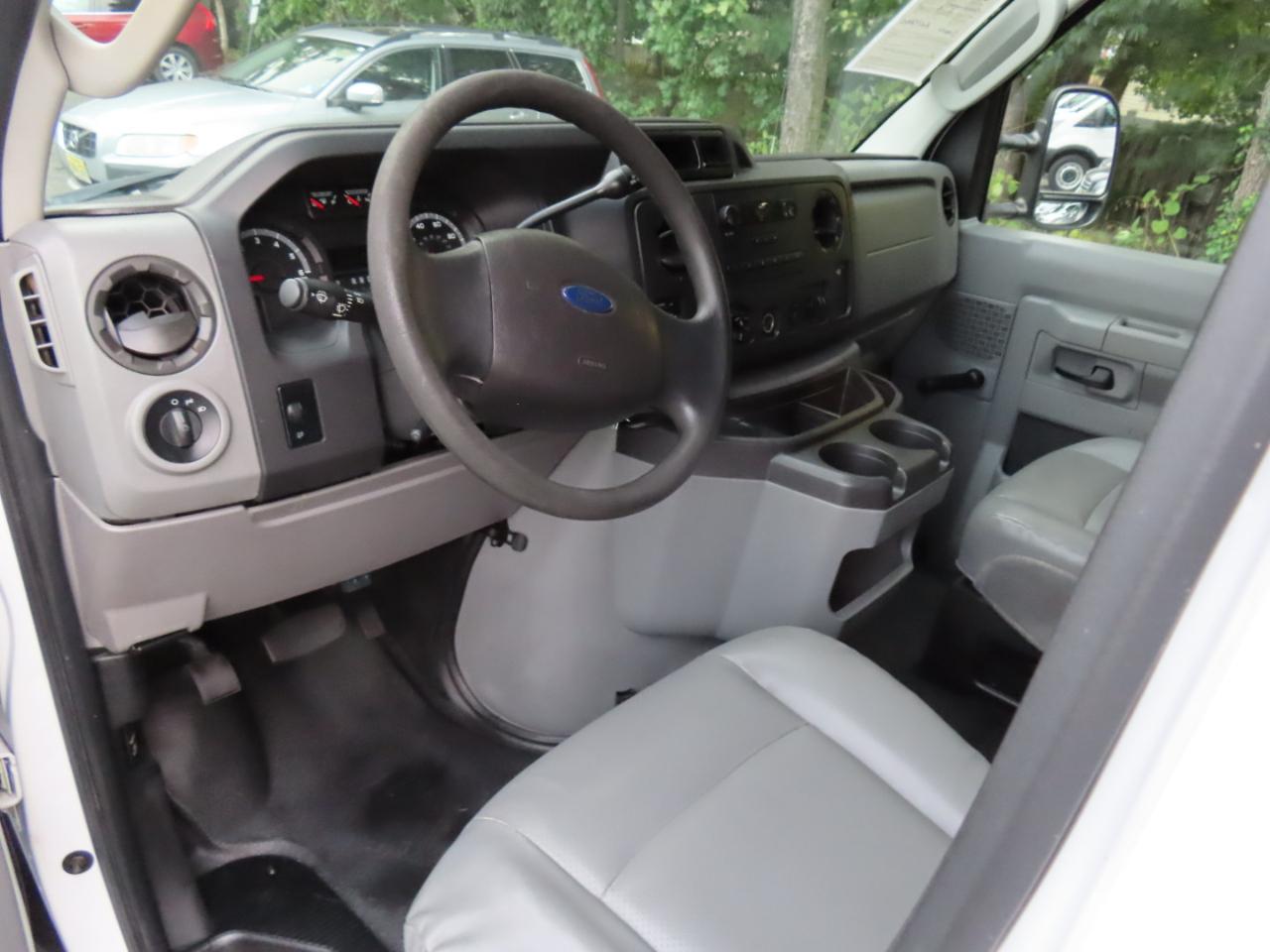 Ford Econoline E-150 2012