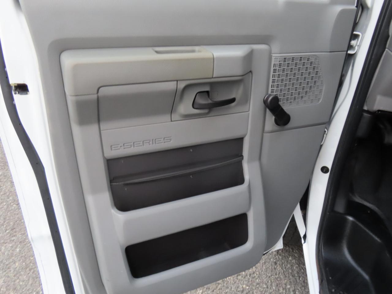 Ford Econoline E-150 2012