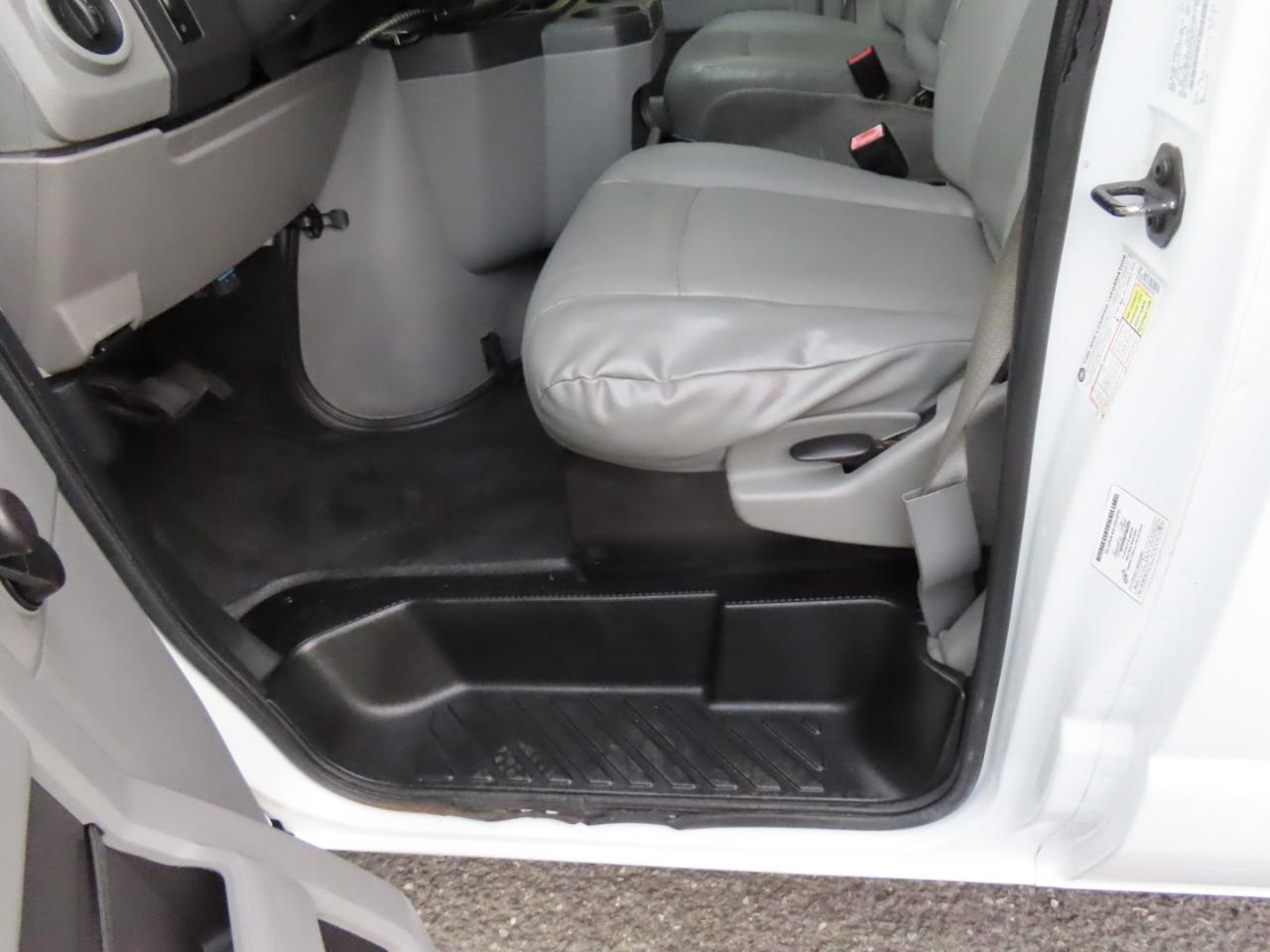 Ford Econoline E-150 2012