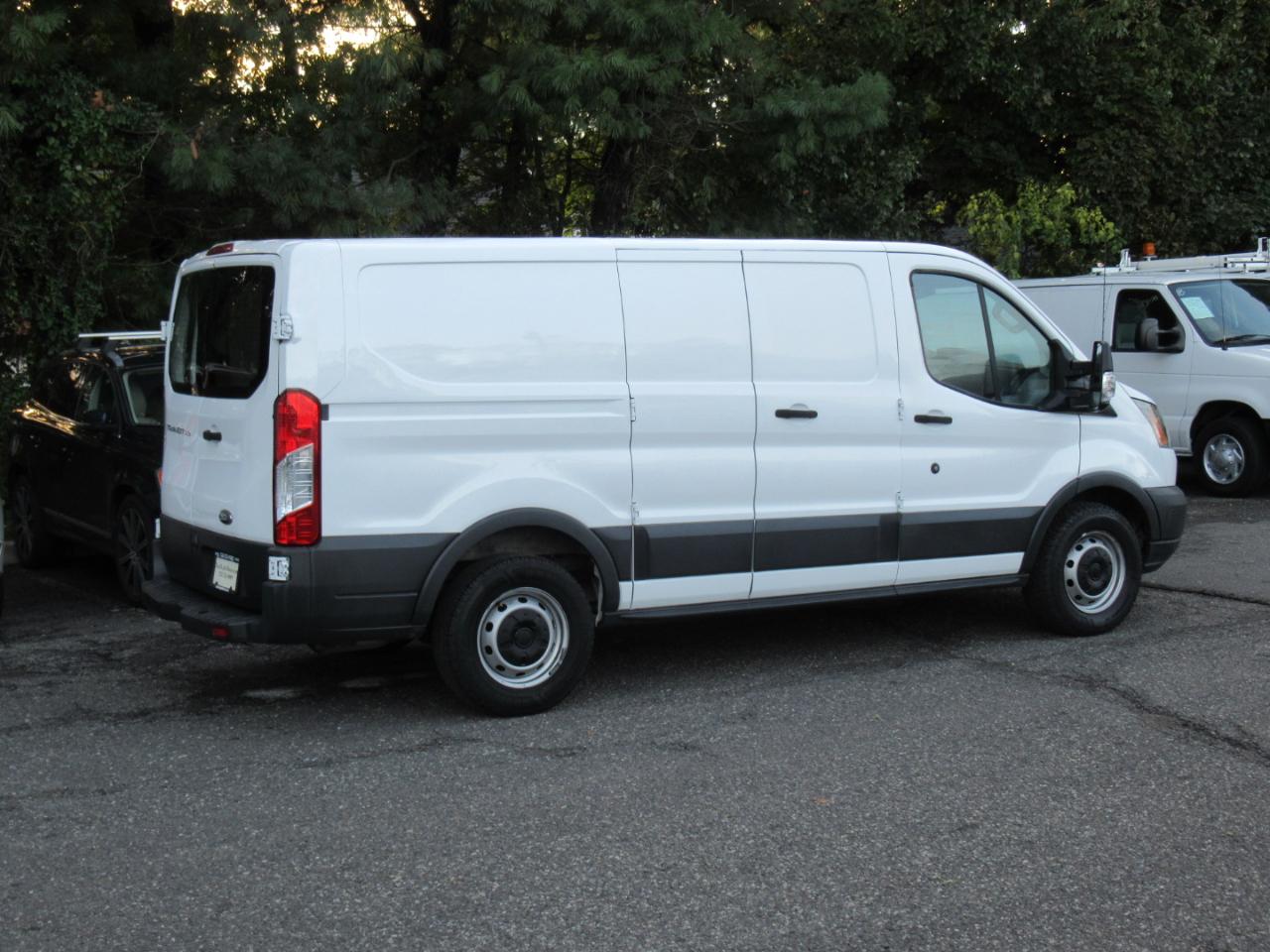 Ford Transit 150 Van Low Roof 60/40 Pass. 130-in. WB 2018