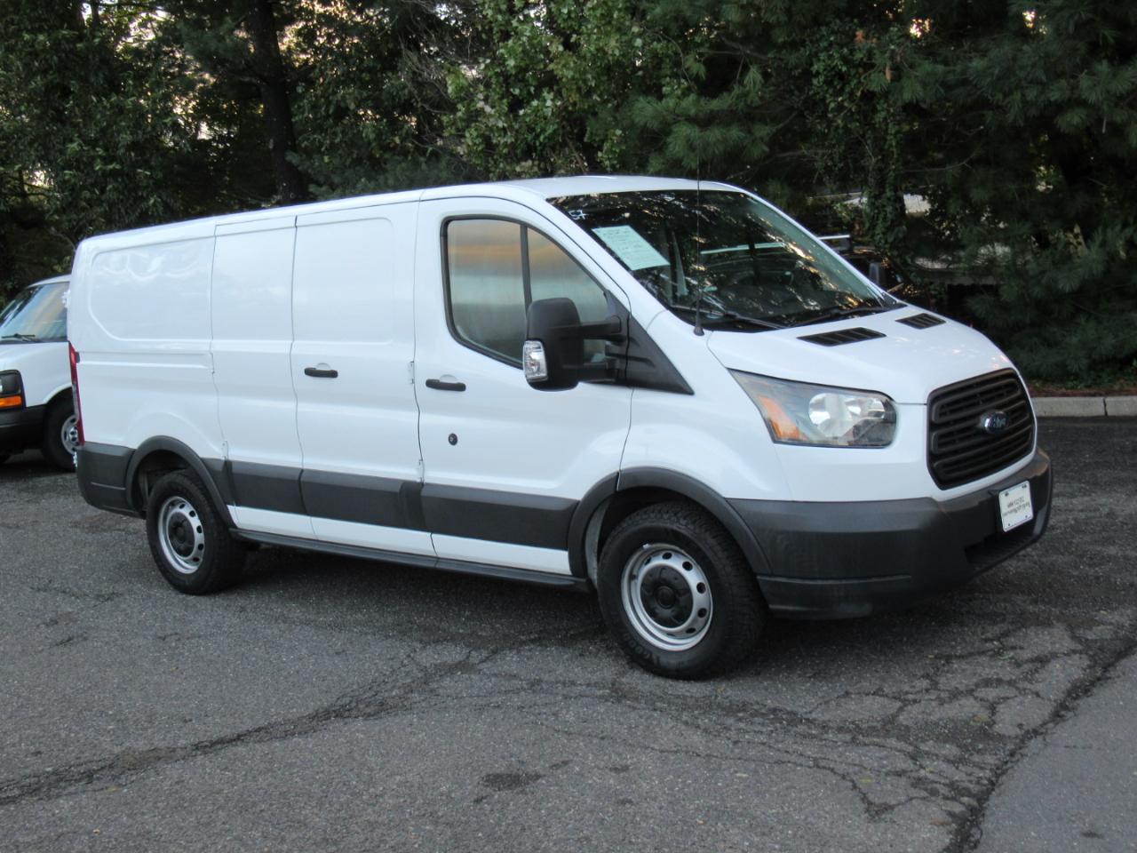 Ford Transit 150 Van Low Roof 60/40 Pass. 130-in. WB 2018
