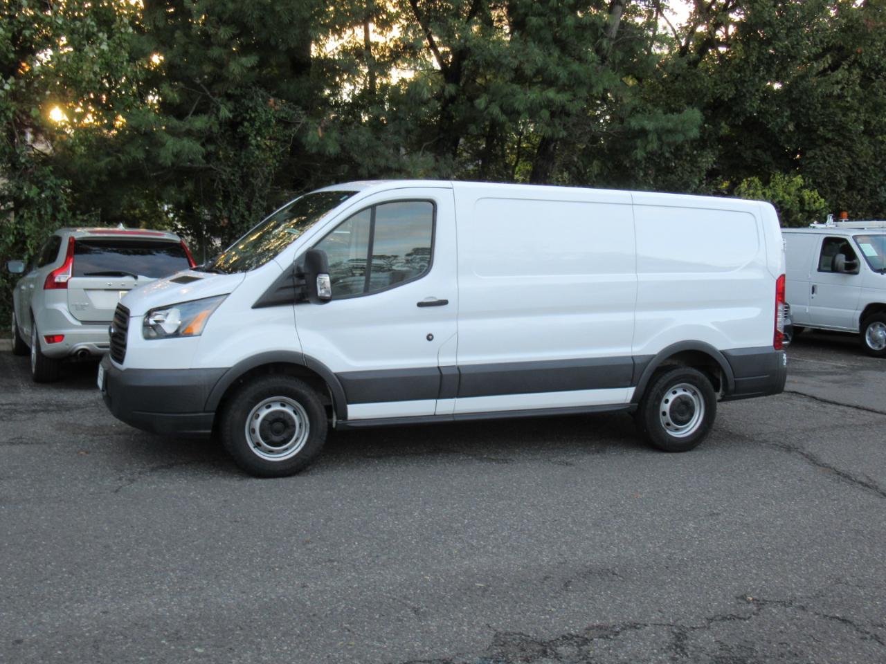 Ford Transit 150 Van Low Roof 60/40 Pass. 130-in. WB 2018