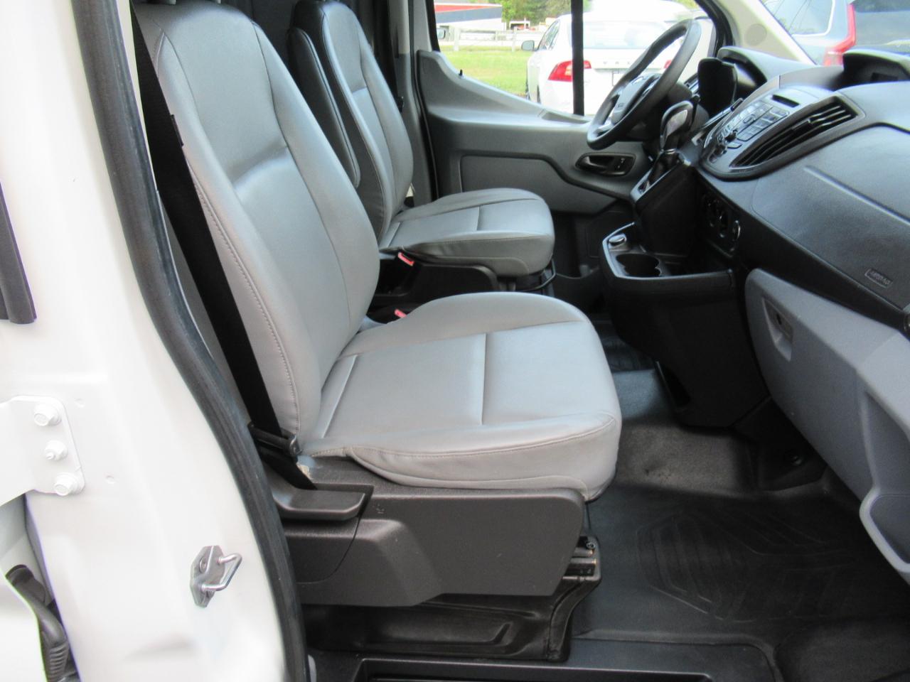 Ford Transit 150 Van Low Roof 60/40 Pass. 130-in. WB 2018