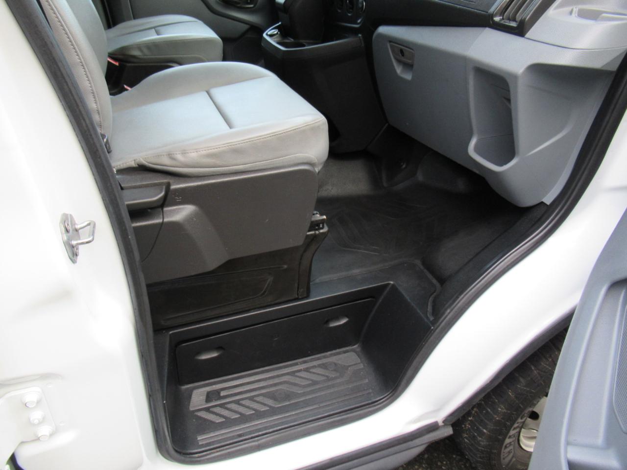 Ford Transit 150 Van Low Roof 60/40 Pass. 130-in. WB 2018