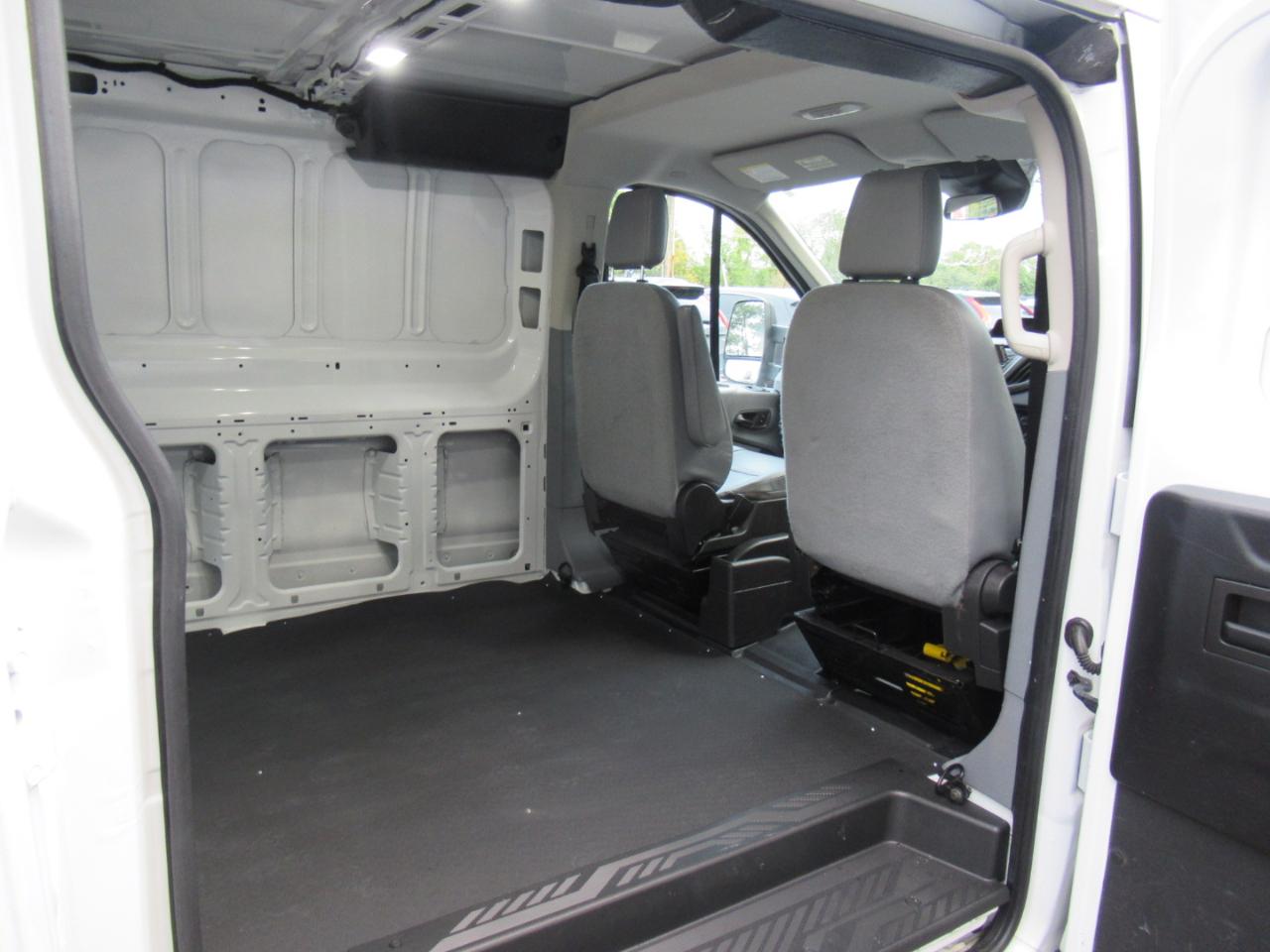 Ford Transit 150 Van Low Roof 60/40 Pass. 130-in. WB 2018