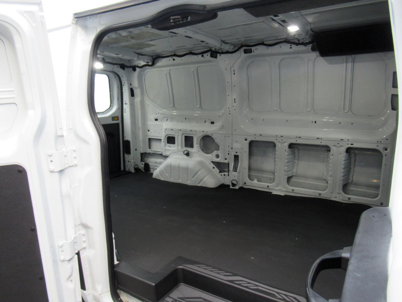 Ford Transit 150 Van Low Roof 60/40 Pass. 130-in. WB 2018