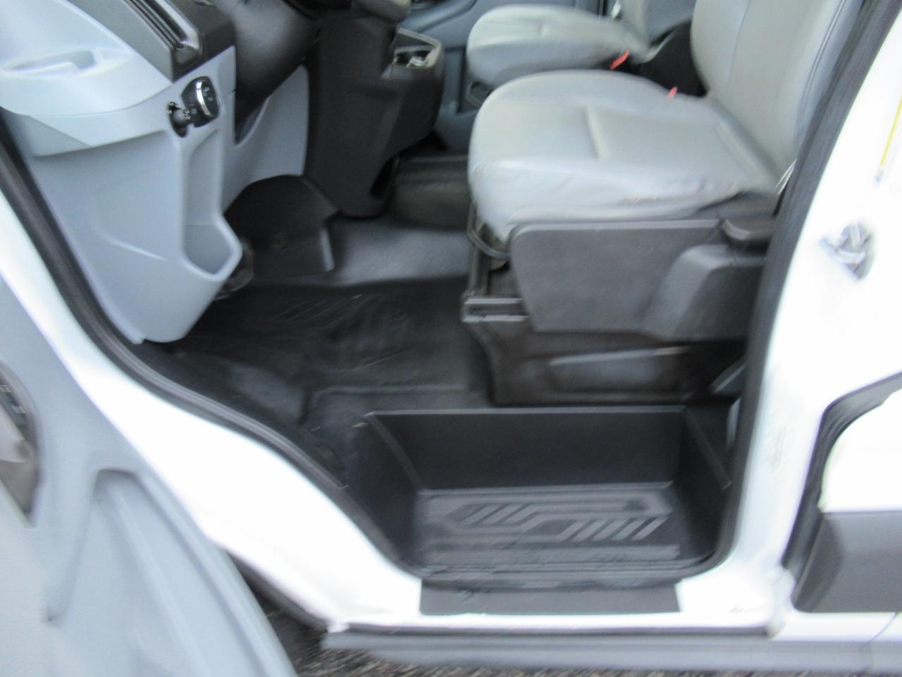 Ford Transit 150 Van Low Roof 60/40 Pass. 130-in. WB 2018
