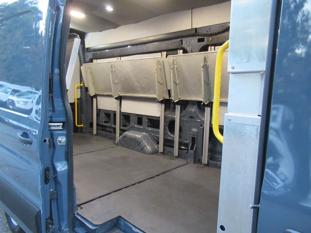 Ford Transit 250 Van High Roof w/Sliding Pass. 148-in. WB EL 2020