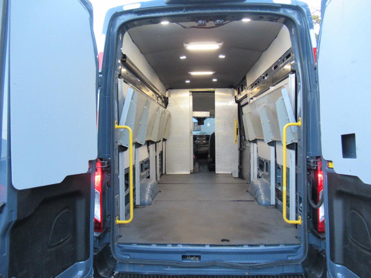Ford Transit 250 Van High Roof w/Sliding Pass. 148-in. WB EL 2020