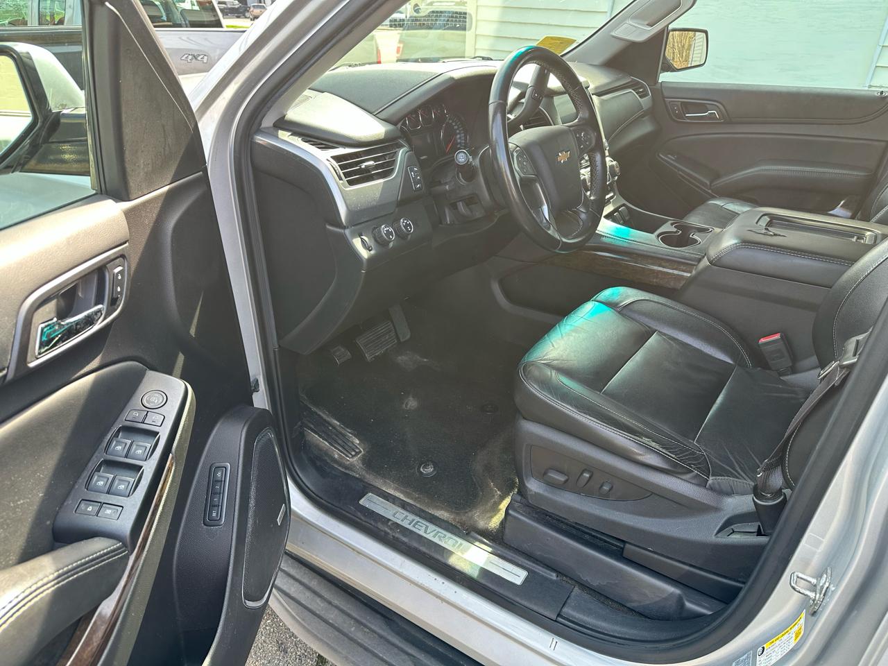 Chevrolet Suburban 4WD 4dr 1500 LT 2016