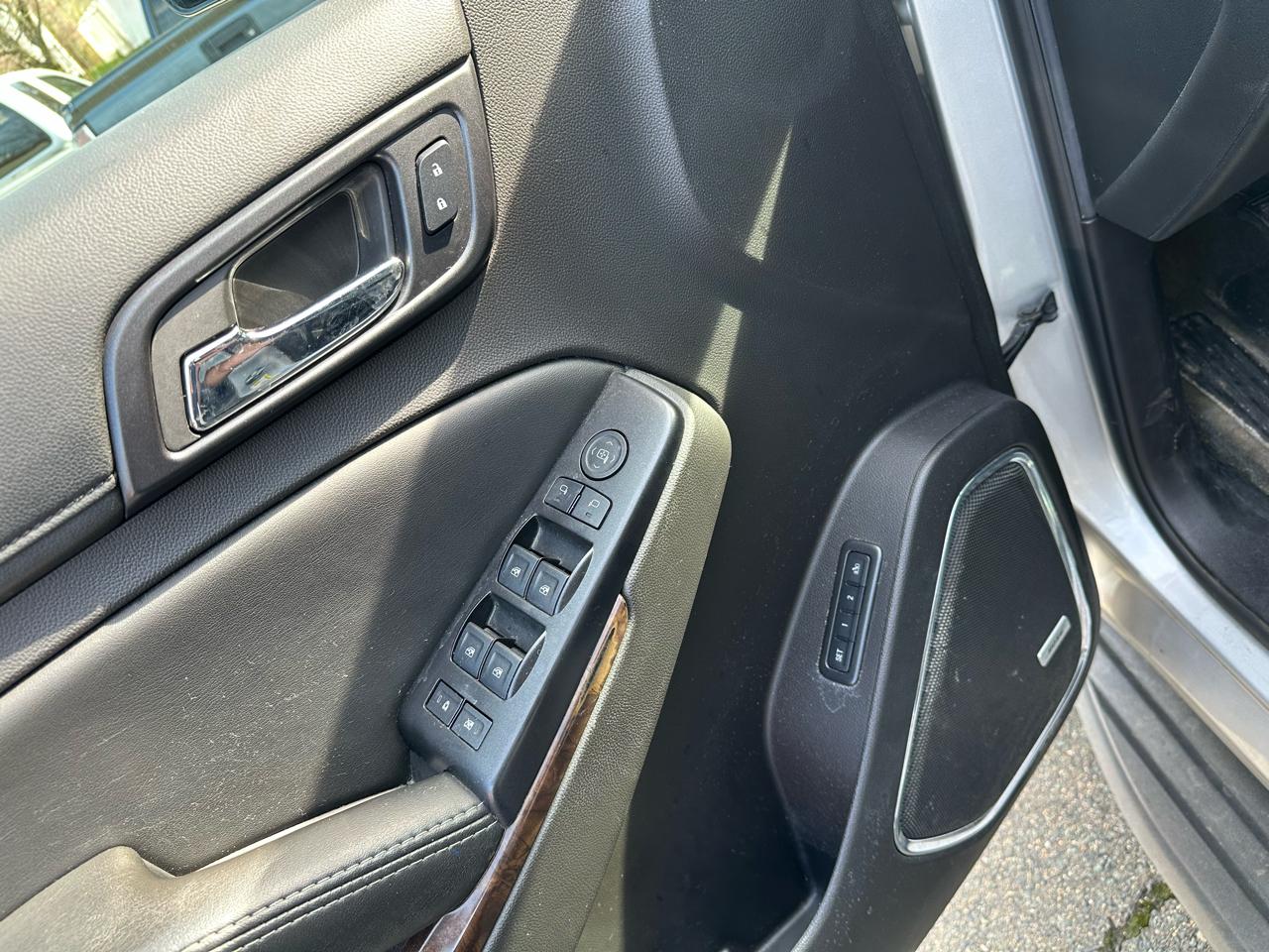 Chevrolet Suburban 4WD 4dr 1500 LT 2016