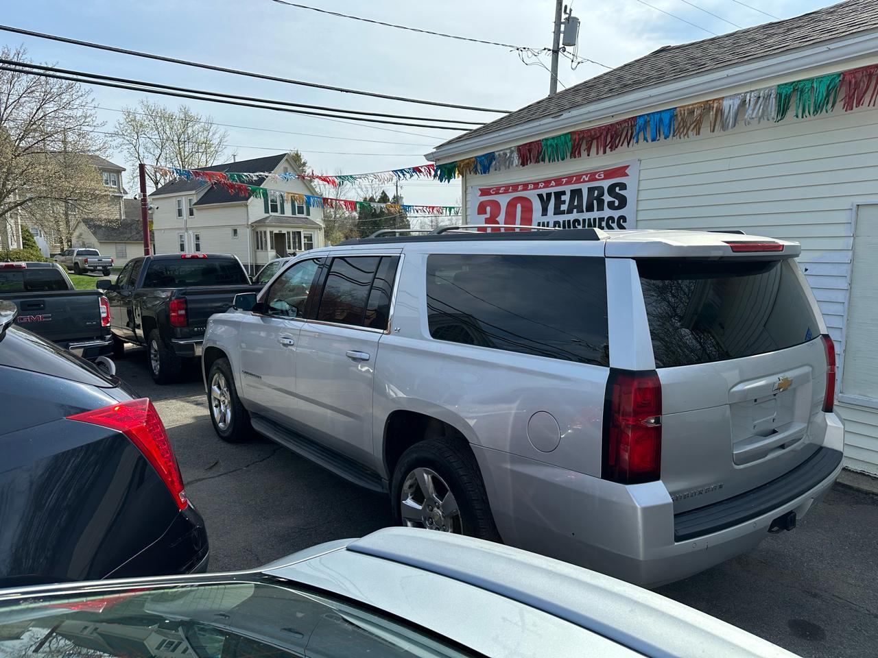 Chevrolet Suburban 4WD 4dr 1500 LT 2016