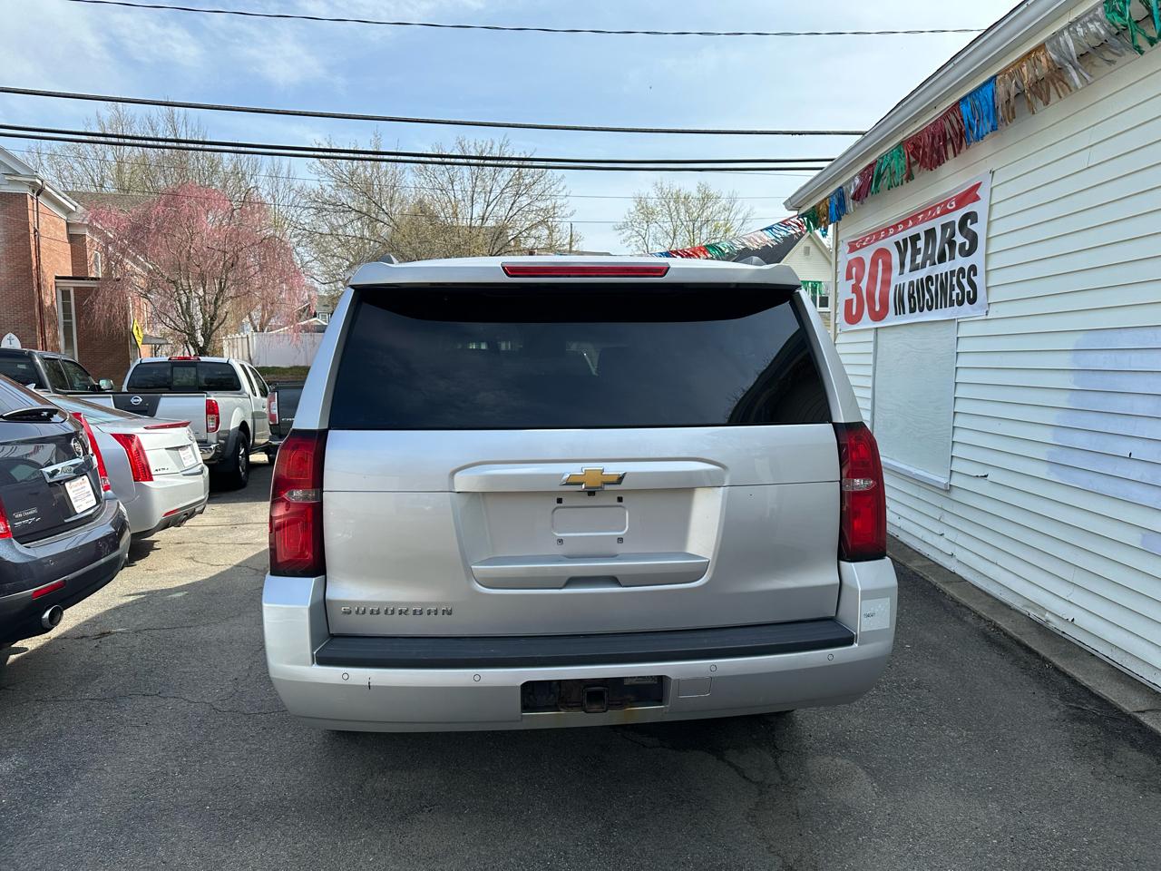 Chevrolet Suburban 4WD 4dr 1500 LT 2016