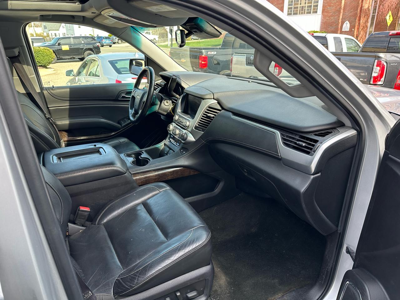 Chevrolet Suburban 4WD 4dr 1500 LT 2016