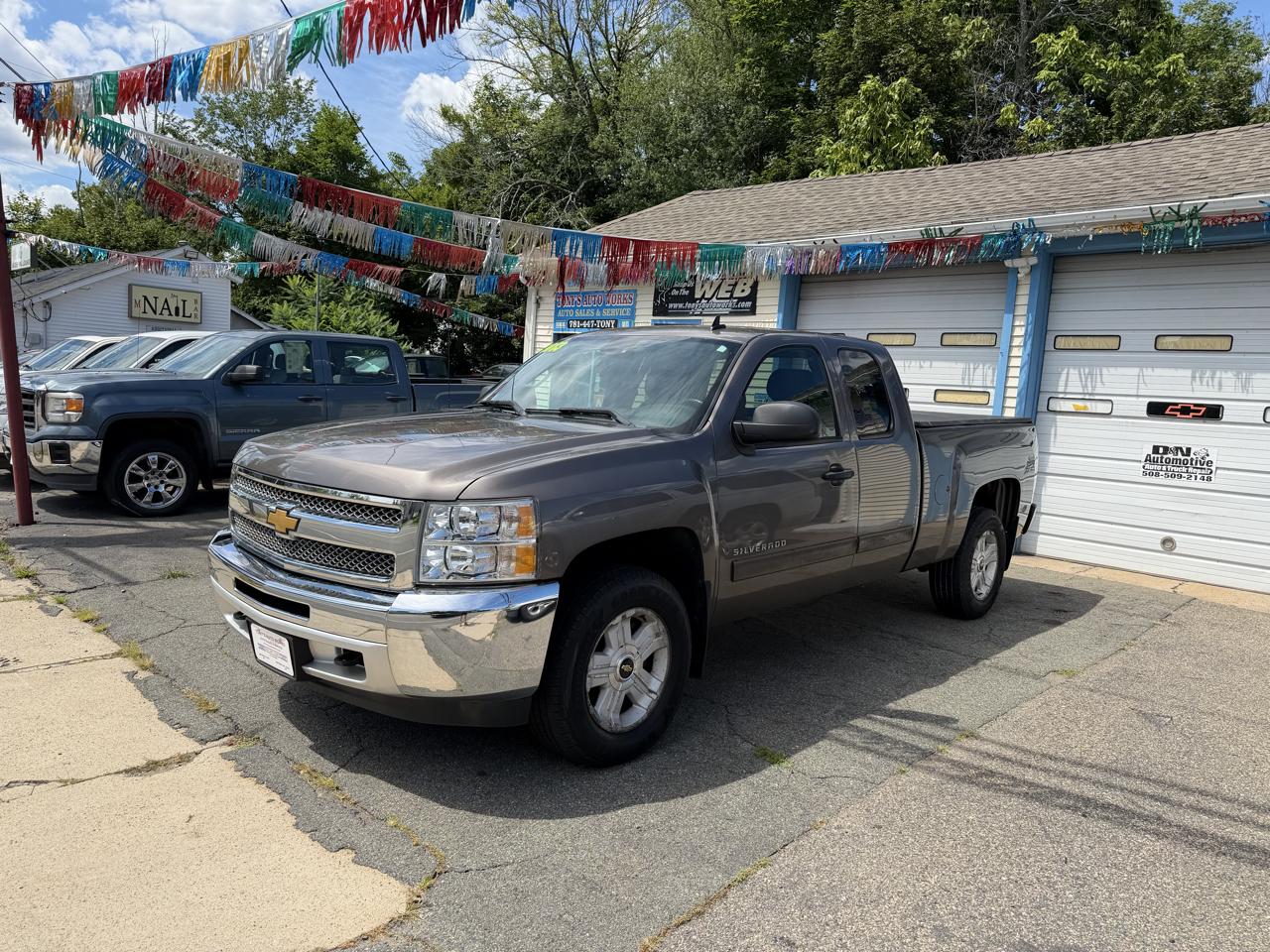 Chevrolet Silverado 1500 4WD Ext Cab 143.5" LT 2013