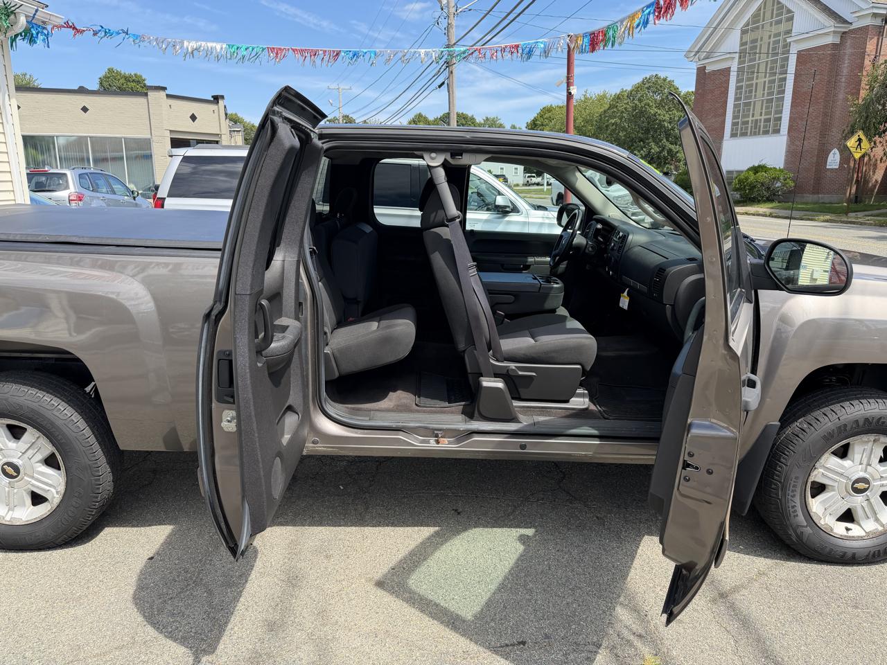 Chevrolet Silverado 1500 4WD Ext Cab 143.5" LT 2013