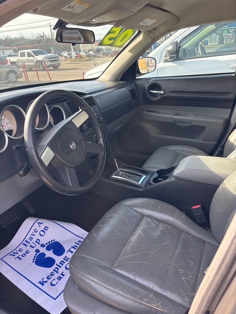 Dodge Magnum 4dr Wgn SE RWD 2005