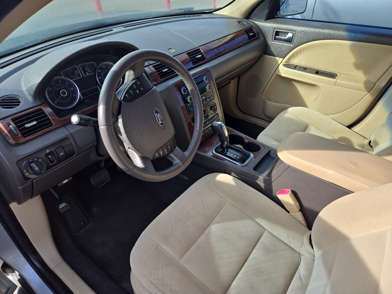 Ford Taurus 4dr Sdn SE FWD 2009