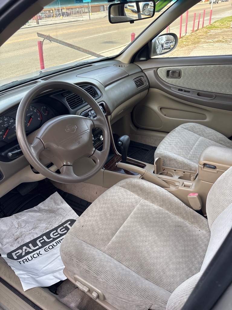 Nissan Altima 4dr Sdn GXE Auto 2001