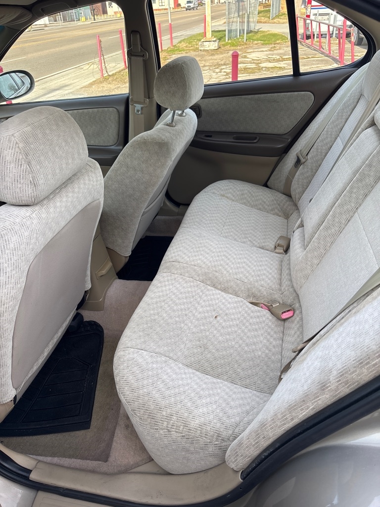 Nissan Altima 4dr Sdn GXE Auto 2001