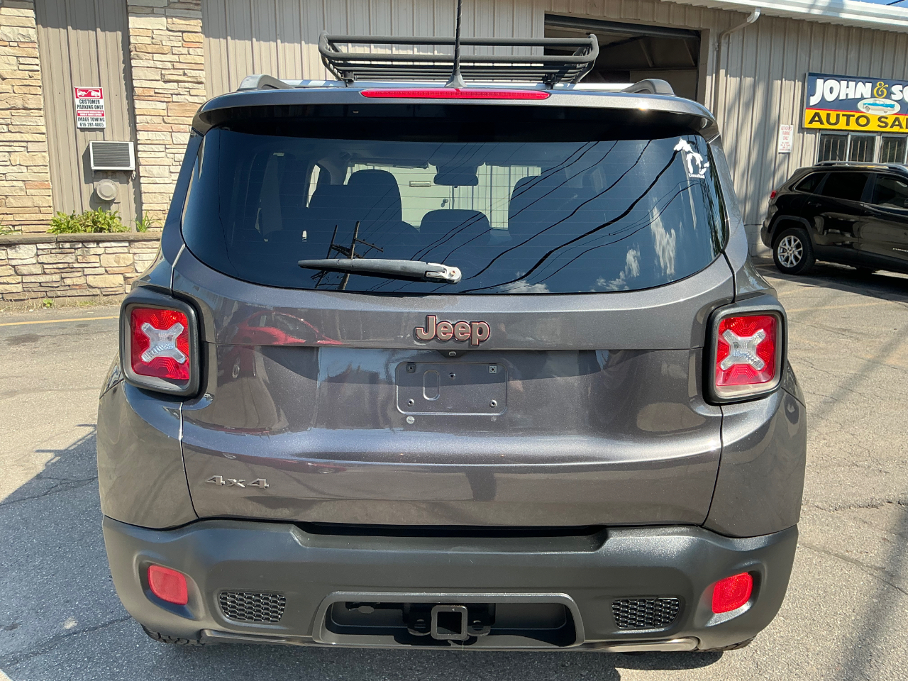 2016 Jeep Renegade Sport photo 2