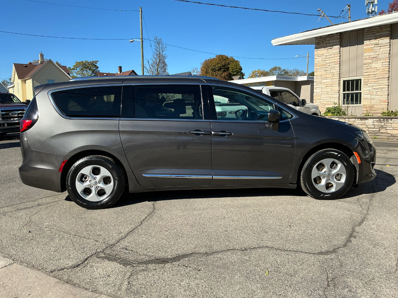 Chrysler Pacifica Touring-L Plus 2017 Chrysler Pacifica Touring-L Plus 2017