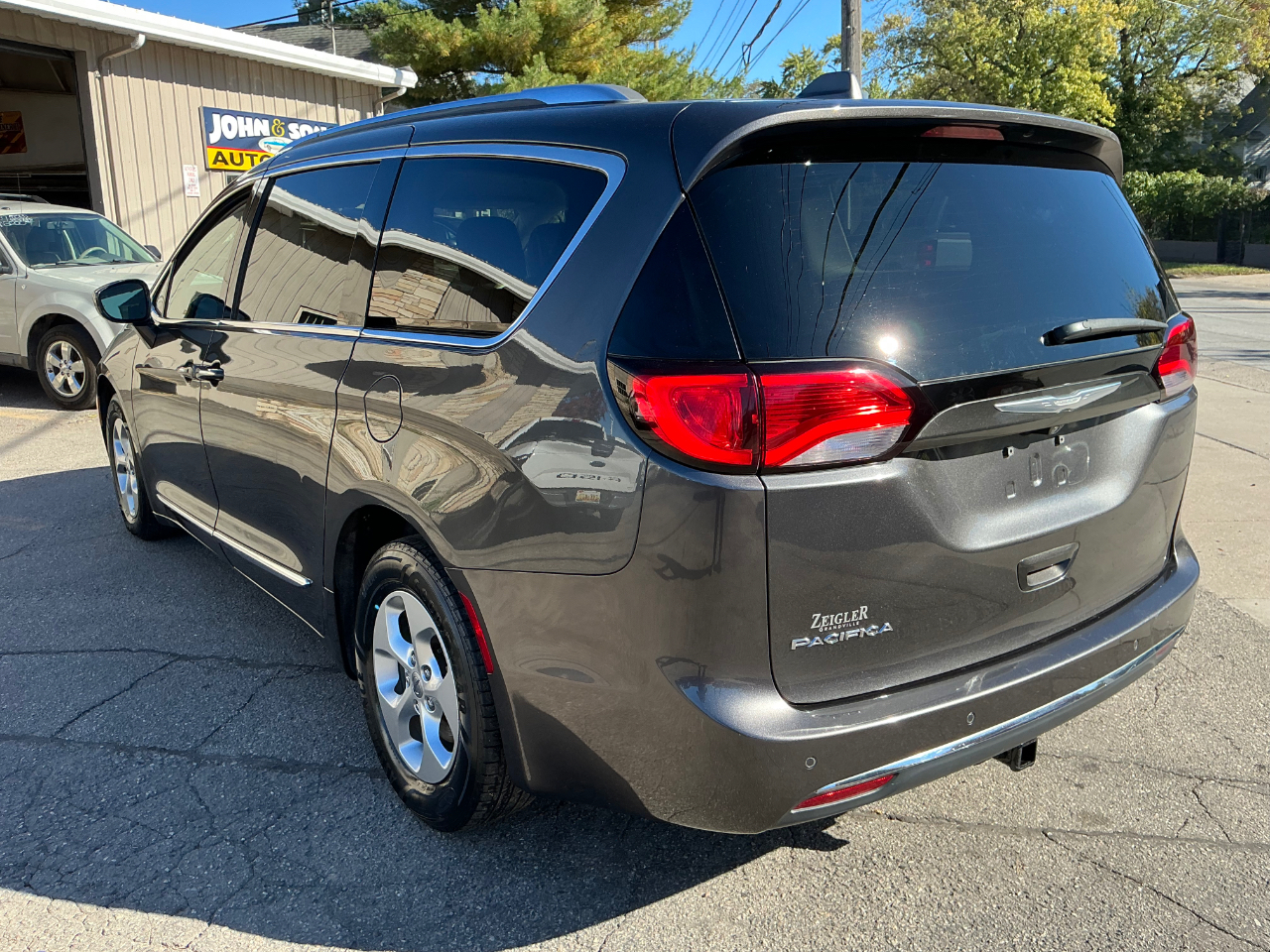 Chrysler Pacifica Touring-L Plus 2017 Chrysler Pacifica Touring-L Plus 2017