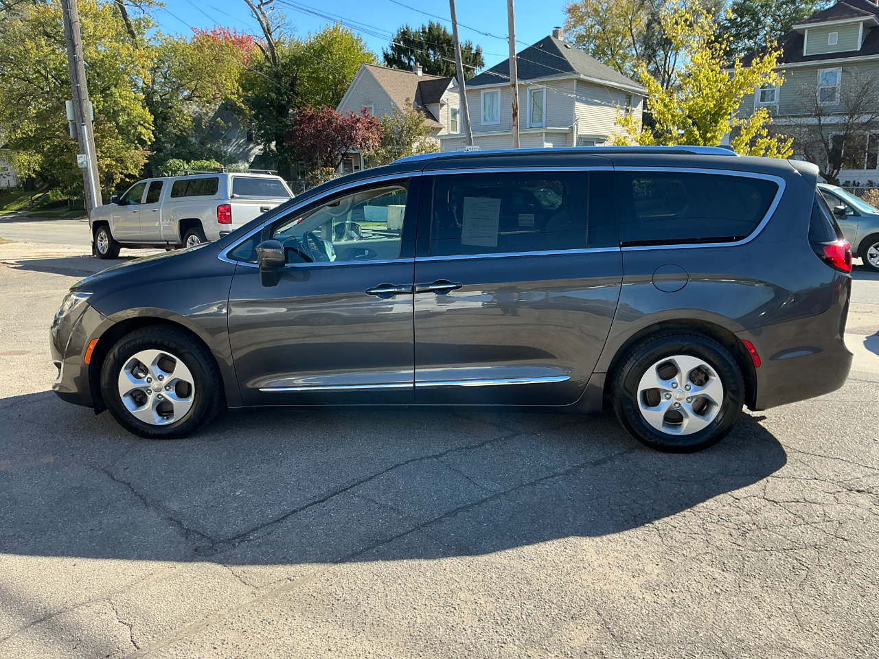 Chrysler Pacifica Touring-L Plus 2017 Chrysler Pacifica Touring-L Plus 2017