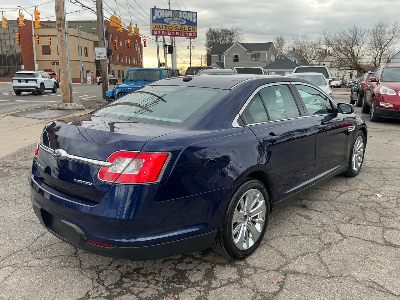 Ford Taurus Limited FWD 2011
