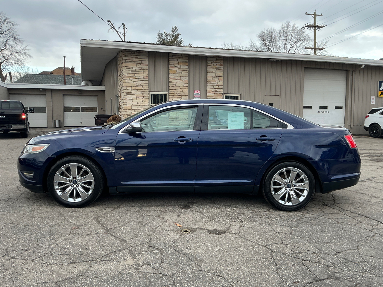 Ford Taurus Limited FWD 2011