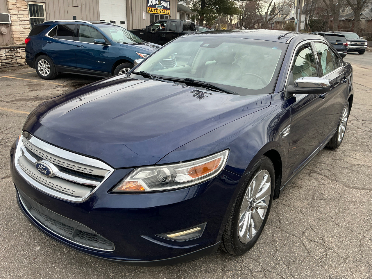 Ford Taurus Limited FWD 2011