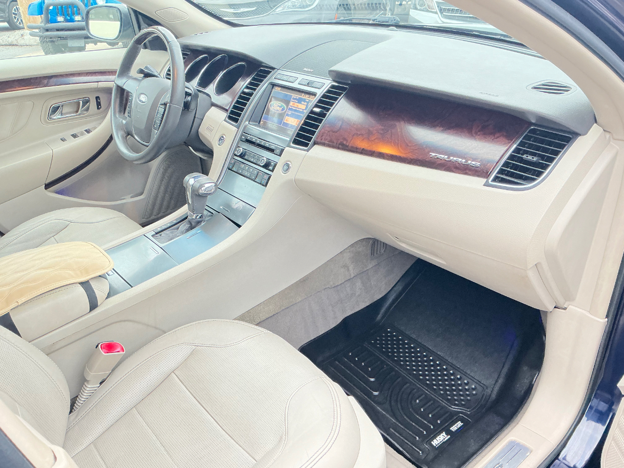 Ford Taurus Limited FWD 2011