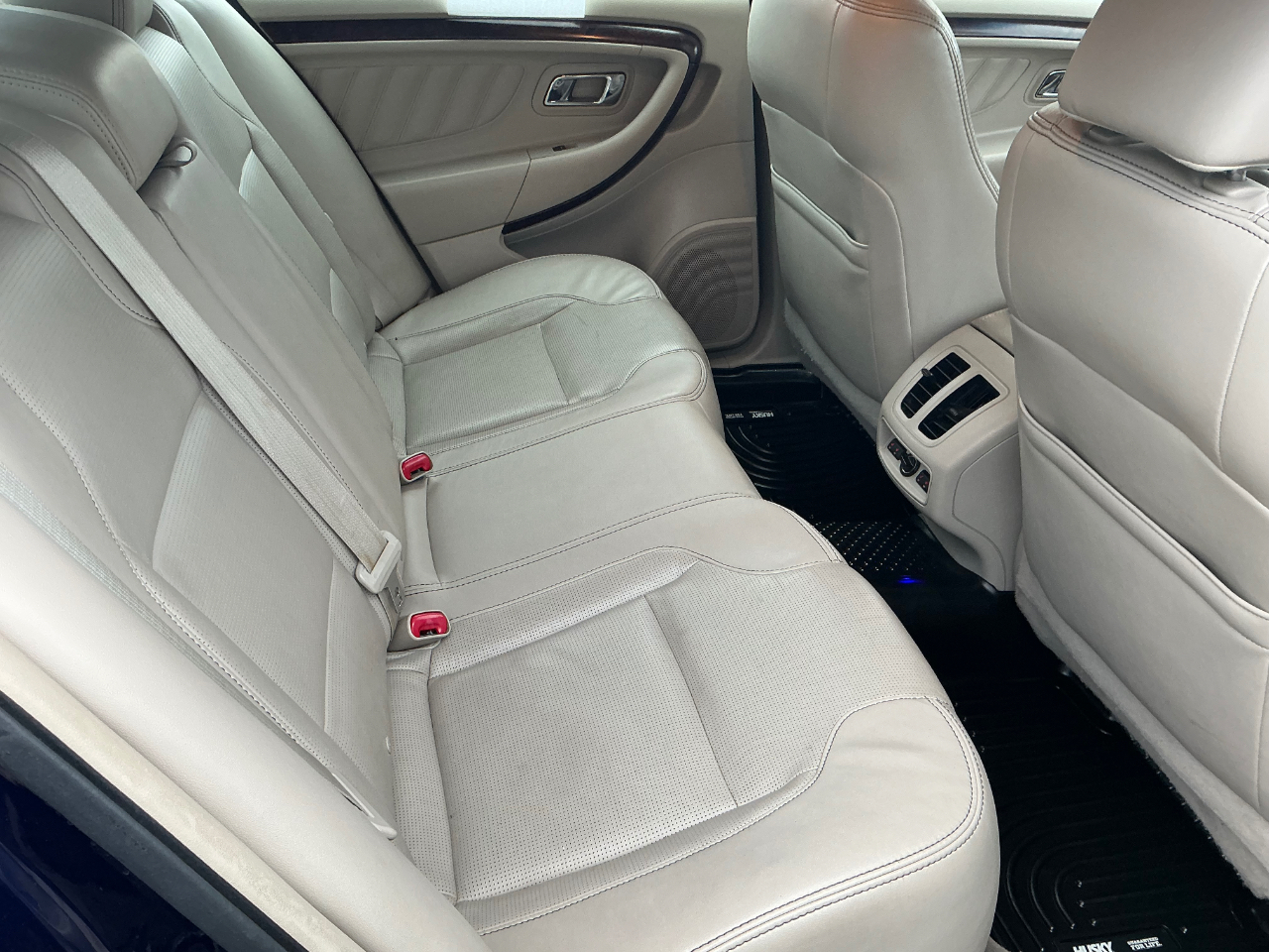 Ford Taurus Limited FWD 2011